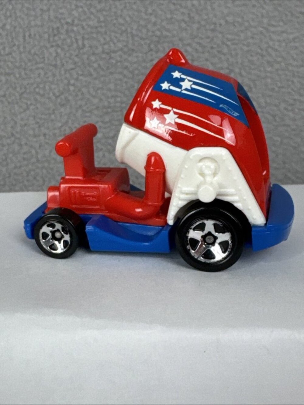2016 Hot Wheels Boom Car Diecast Toy Car Mattel loose red white blue